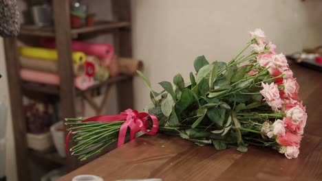 florist making a rose bouquet