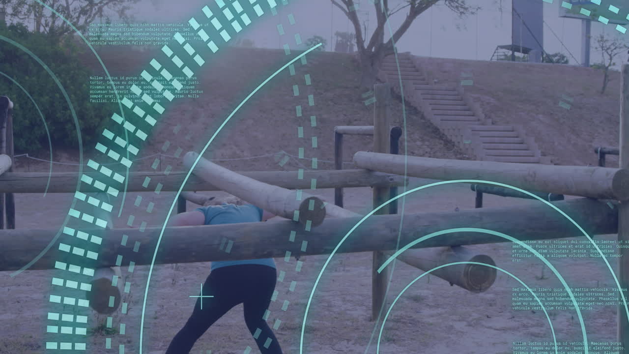 animación del procesamiento de datos sobre mujeres caucásicas en una carrera de obstáculos