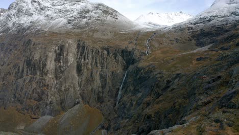 Der-Trollstigen-Ist-Eine-Serpentinen-Bergstraße-Und-Ein-Pass-In-Der-Gemeinde-Rauma,-Kreis-Møre-Og-Romsdal,-Norwegen