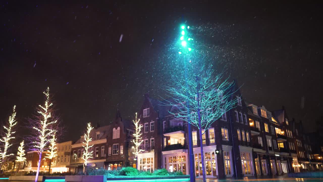 네덜란드 마을 의 눈 인 밤