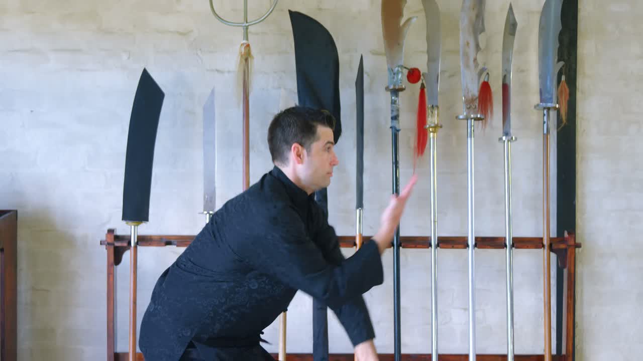 4k 무술을 연습하는  ⁇ 푸 전투기