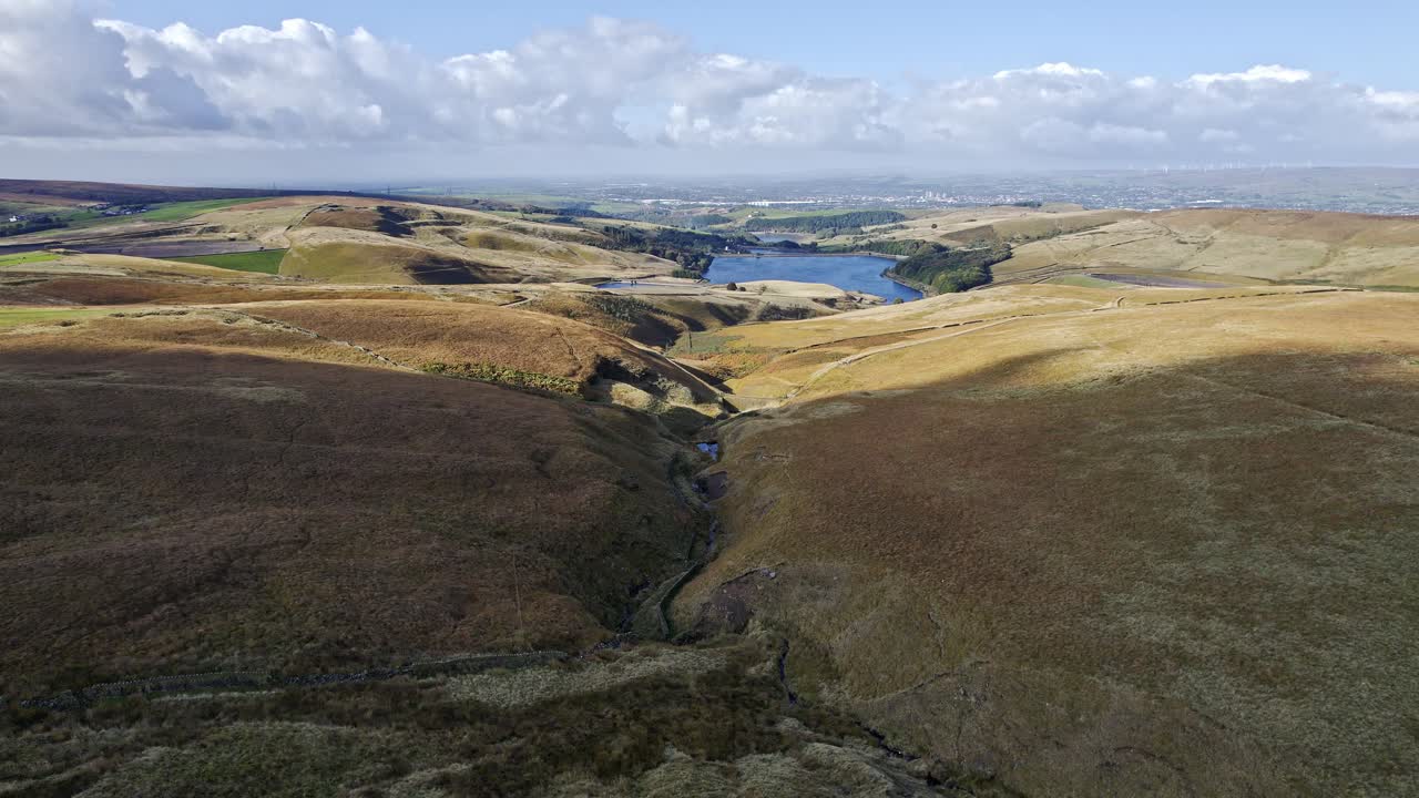 imágenes aéreas de drones de saddleworth moor, windy hill, yorkshire, inglaterra