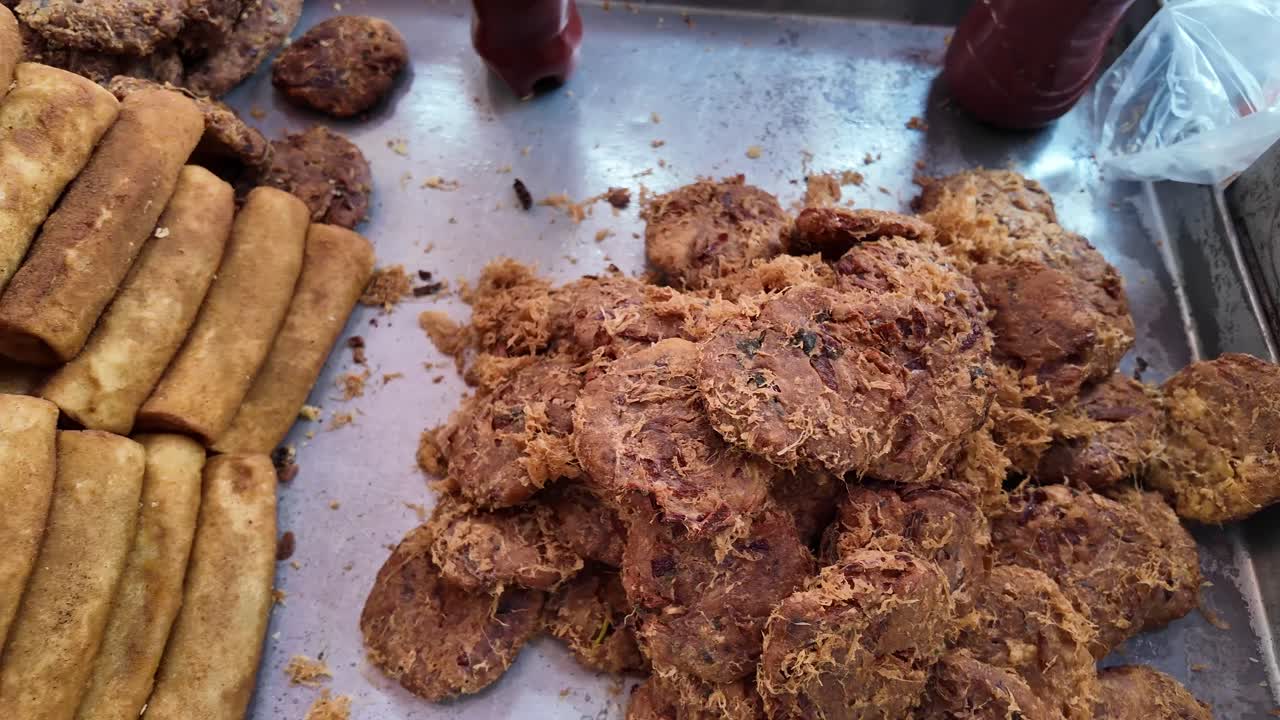 Lumpia e cibo fritto