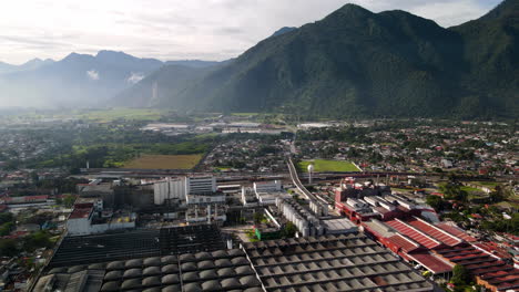 Vista-Orbital-De-La-Gran-Fábrica-De-Cerveza-En-Veracruz-México