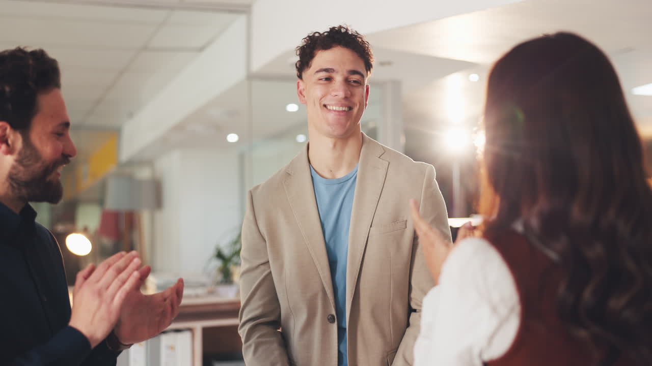 Business Recognition and Applause in the Office