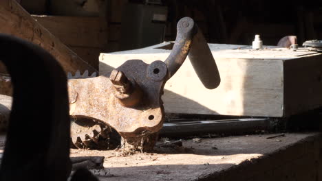 Old-Metal-Tool-on-Bench-in-Abandoned-Shed,-Nostalgia,-Dolly