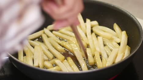 freír patatas fritas