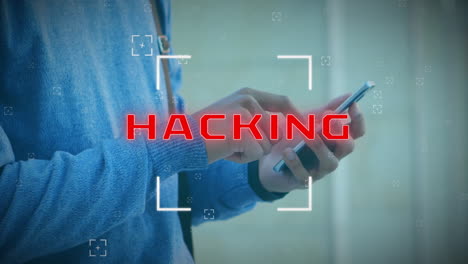 animación de hackeo de texto sobre hombre caucásico usando teléfono inteligente