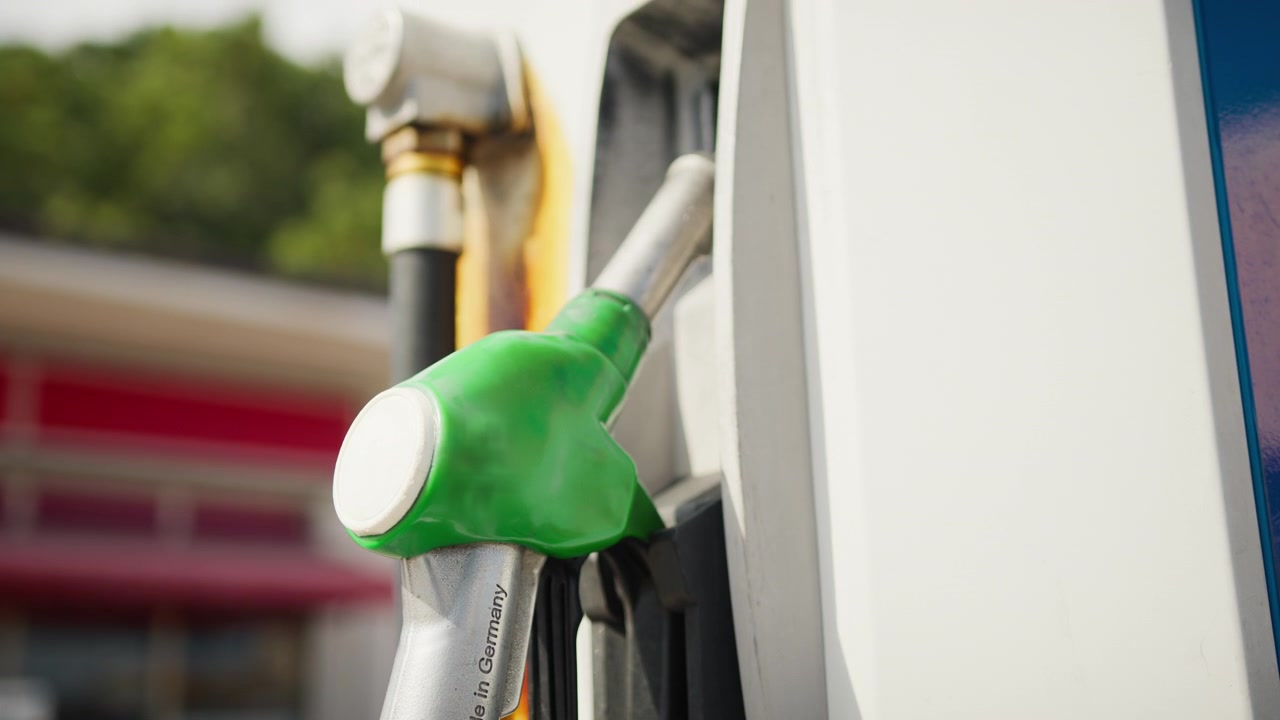 Pompa di benzina vuota alla stazione di servizio