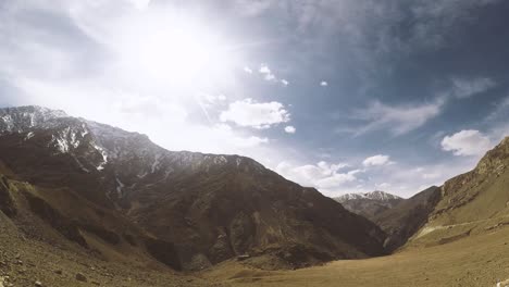 Lapso-De-Tiempo-De-Nubes-Con-La-Cordillera-Del-Himalaya-En-El-Valle-De-Kinnaur-De-Himachal-Pradesh,-India