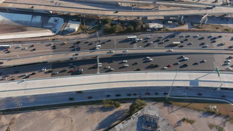 Aerial-of-cars-on-59-South-freeway-in-Houston,-Texas