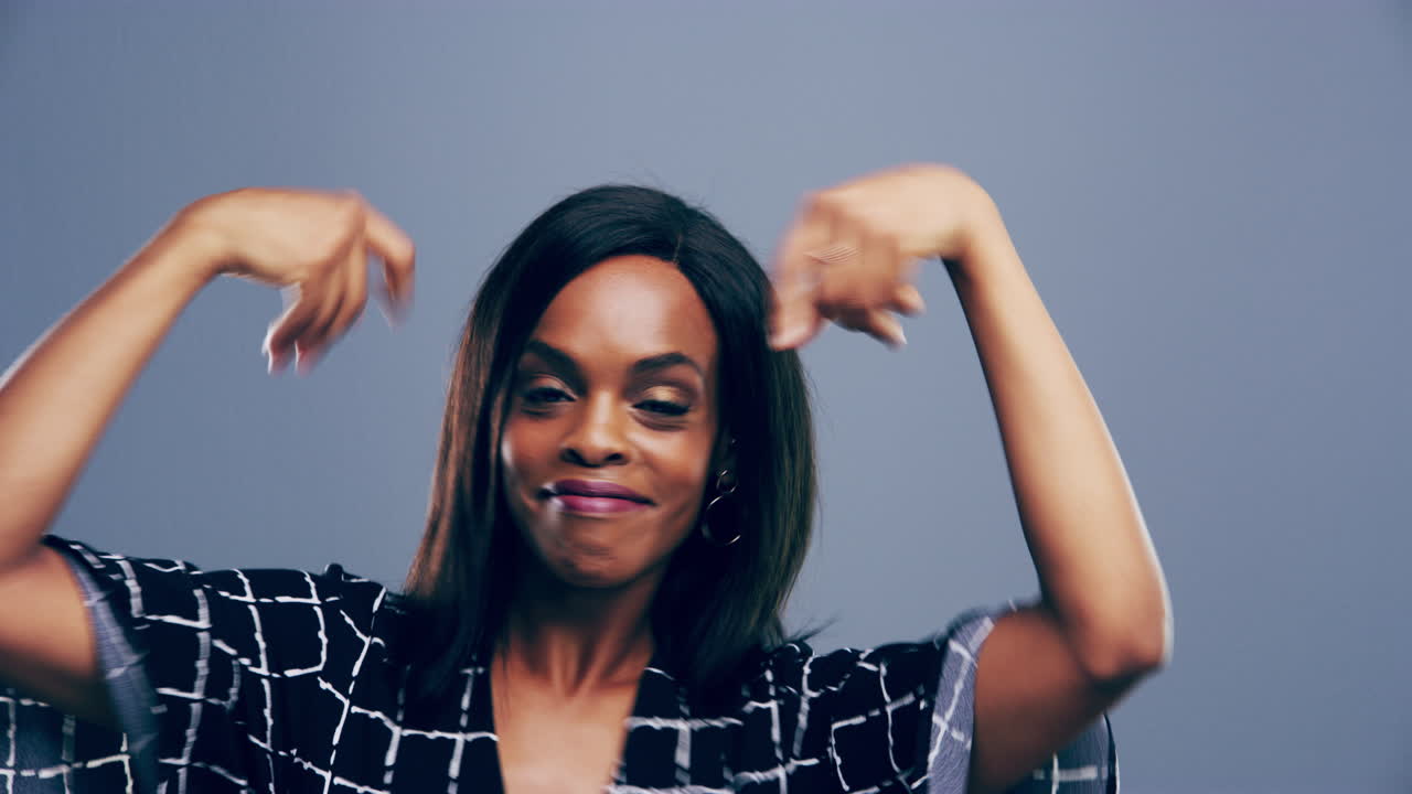 hagan camino para la reina del baile.