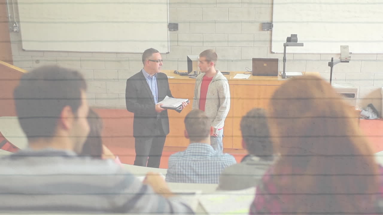 animación de los iconos de los artículos escolares sobre los estudiantes y el maestro en el aula