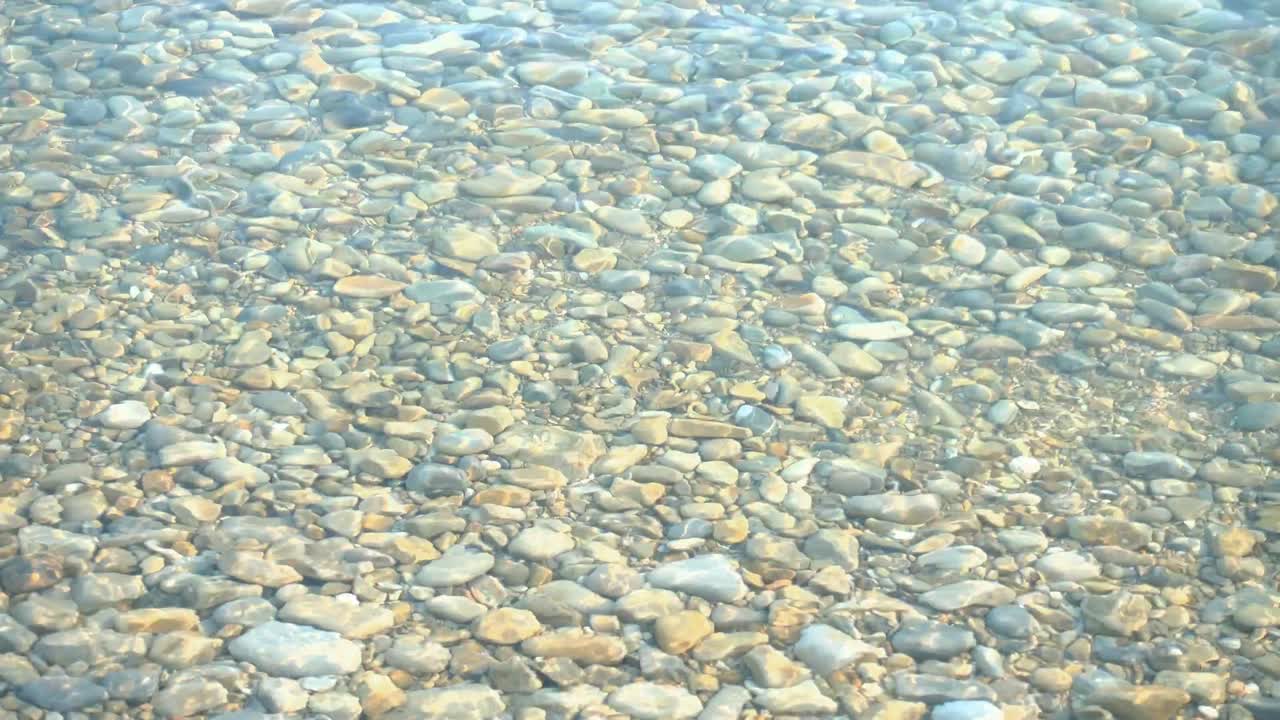 루프 영상, 투명한 차분한 물 표면