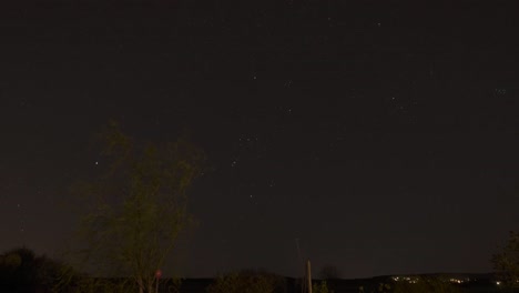 Lapso-De-Tiempo-Nocturno-Con-Estrellas-Y-Aviones-Rápidos-En-La-Noche