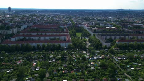 Jardines-De-Adjudicación-Que-Proporcionan-Un-Oasis-Verde-En-La-Ciudad-De-Berlín,-Alemania.