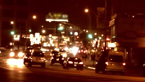 busy intersección de la ciudad nocturna