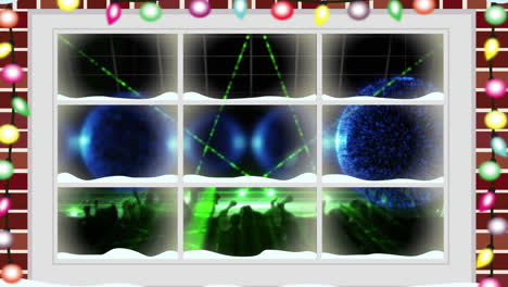 luces de hadas sobre el marco de la ventana contra las luces de la discoteca sobre la silueta de las personas bailando