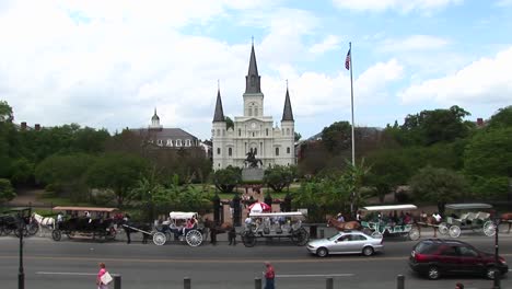 Vista-De-Largo-Alcance-De-Jackson-Square-En-El-Barrio-Francés-De-Nueva-Orleans