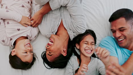 Kids,-parents-and-playing-at-bed-time-together