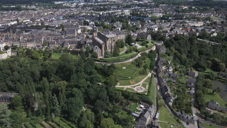 Iglesia-De-Saint-leonard-De-Fougeres,-Bretaña-En-Francia