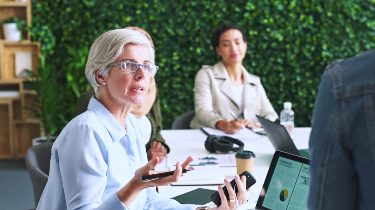 비즈니스 회의, 여성 리더십