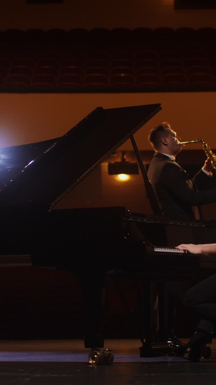 Esibizione di duo pianoforte e sassofono