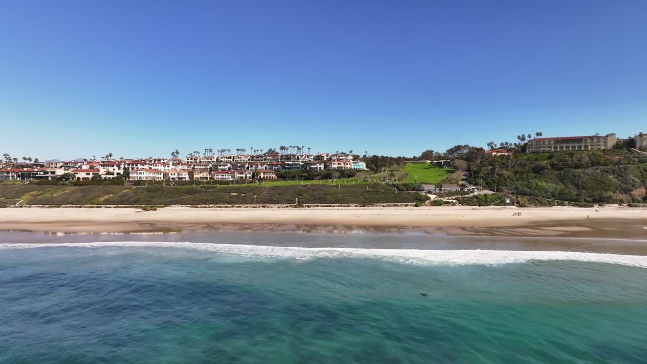 미국 캘리포니아 주 다나 포인트에 있는 솔트 크리크 해변과 솔트크리크 비치 블러프 공원의 공중 풍경