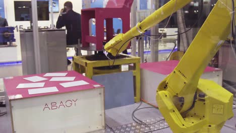 demostración o exposición de robots industriales