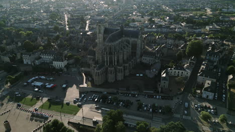 impresionante vista aérea de la catedral de saint julian o st julien, le mans en francia