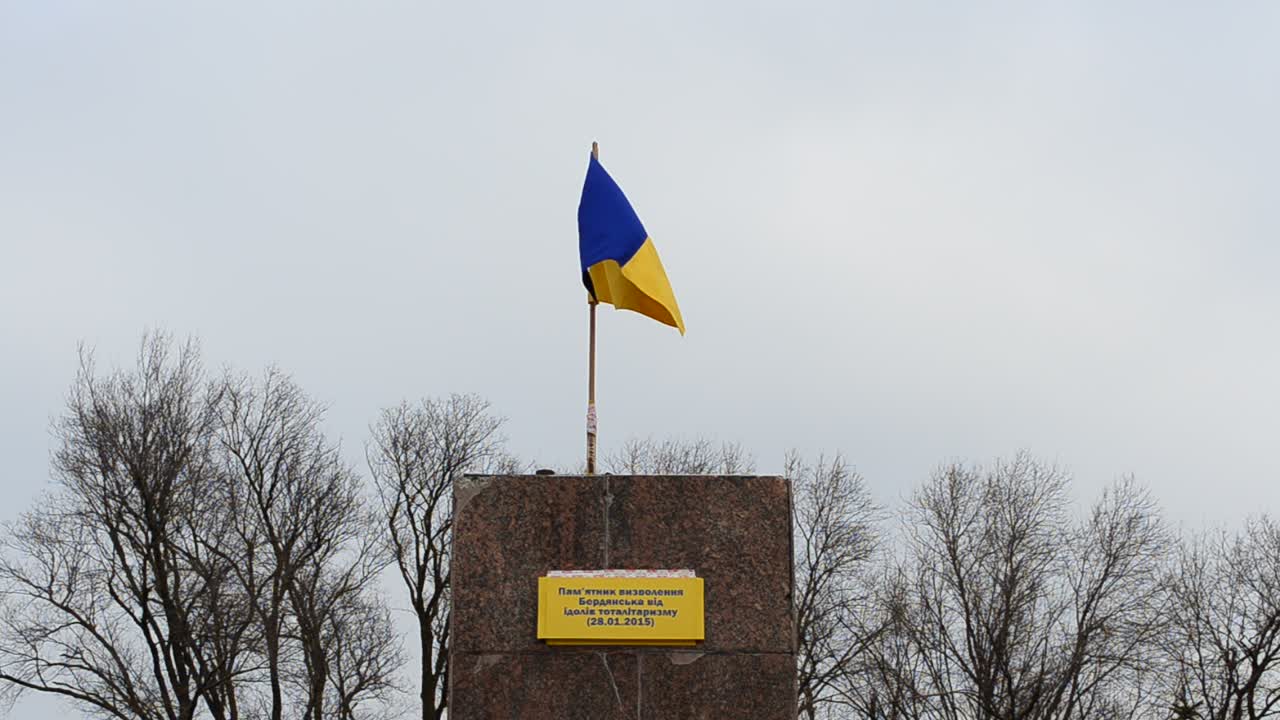 El monumento a Lenin demolido. El monumento a Lenin demolido en Berdyansk (región de Zaporiyia), Ucrania