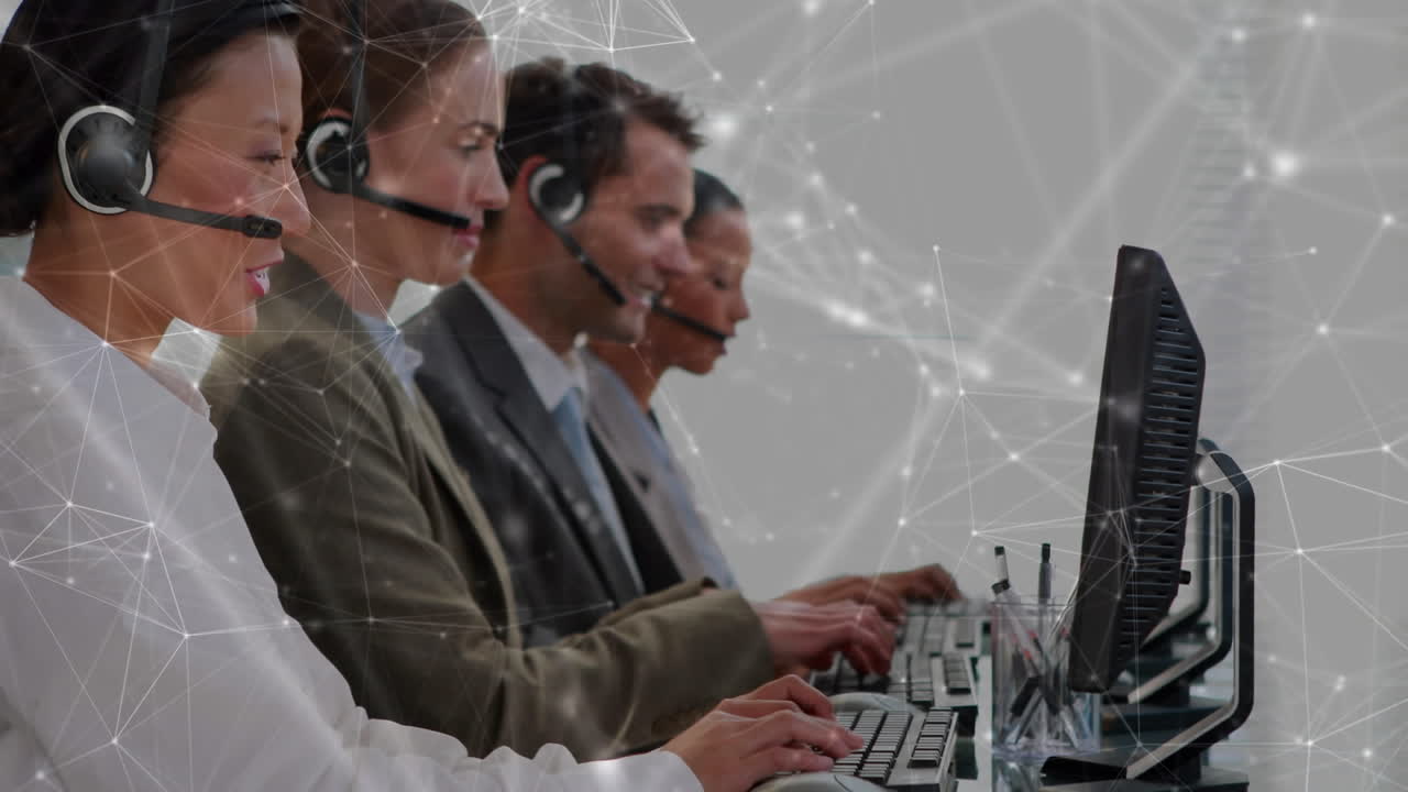 animazione della rete di connessioni su uomini d'affari che indossano cuffie telefoniche