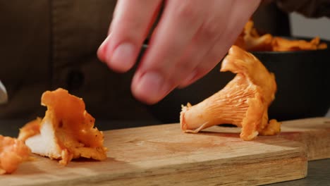 preparing chanterelle mushrooms