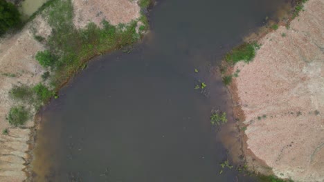 Luftdrohnenaufnahmen-Eines-Teiches-In-Texas