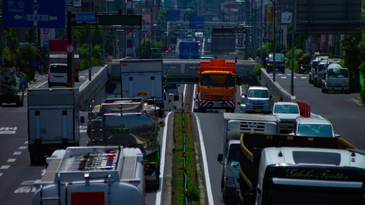 도쿄의 도시 거리에서 교통 체증의 타임 스 긴