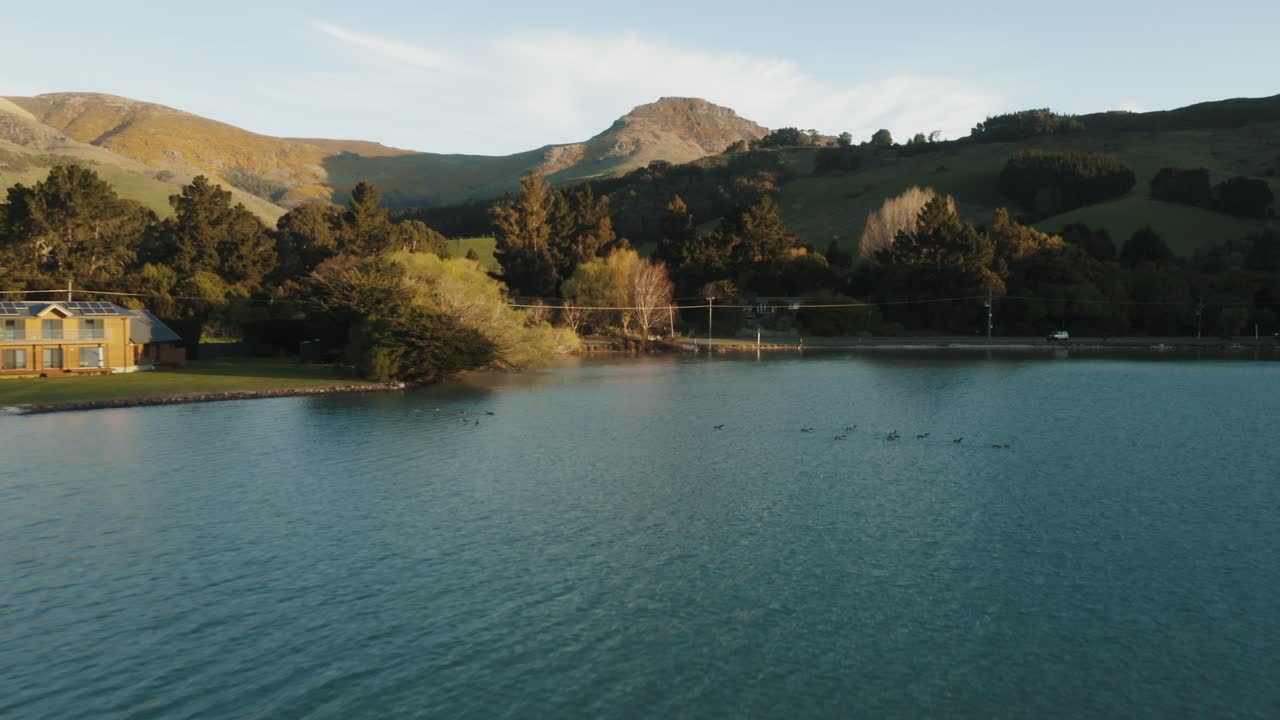 съемка с беспилотника волн и холмов