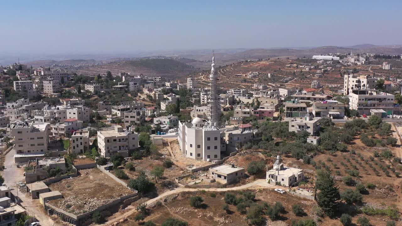 예루살렘 근처의 팔레스타인 도시 비두에 있는 모스크의 공중 풍경