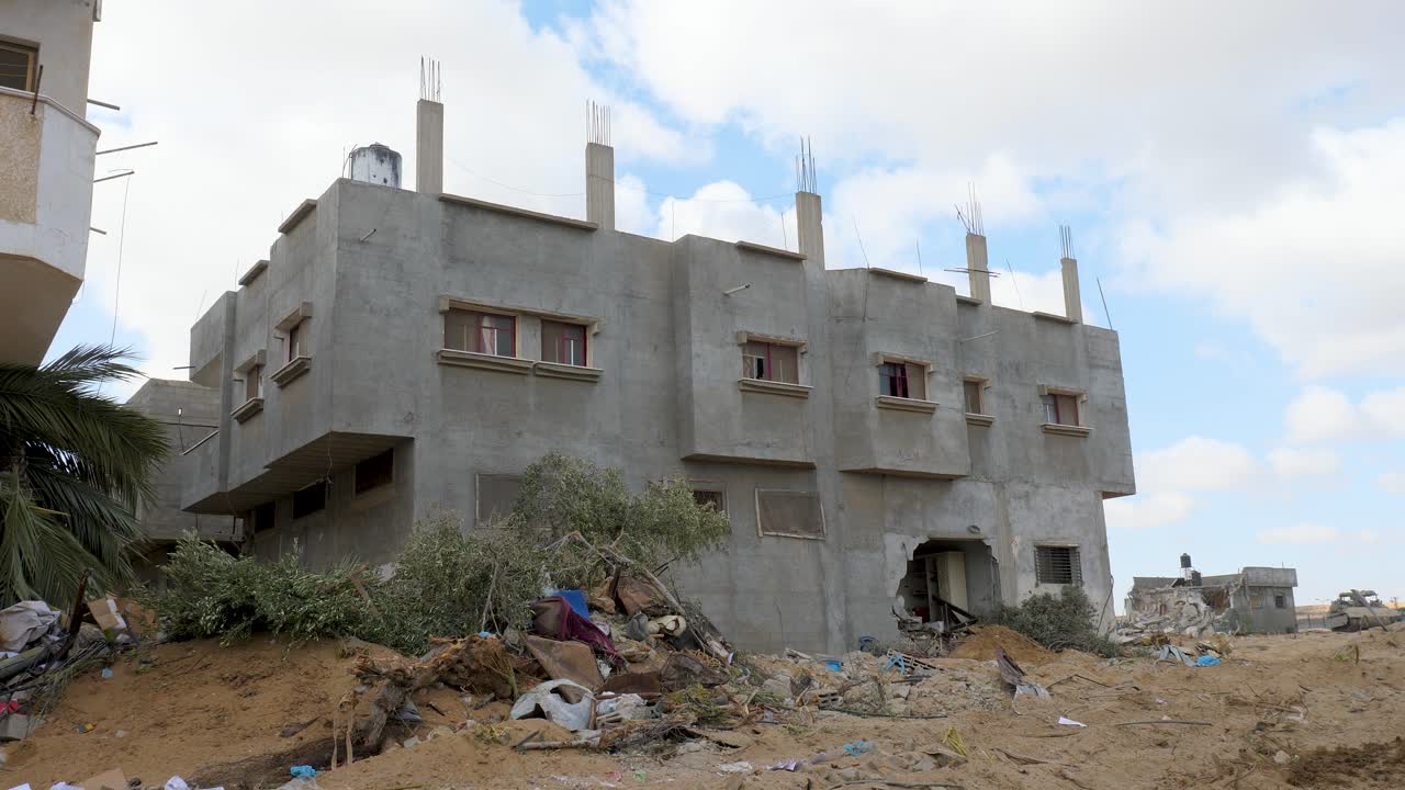 Edificio residenziale distrutto nel conflitto della guerra Israele-Hamas