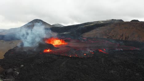 冰島火山噴發的岩石和岩石