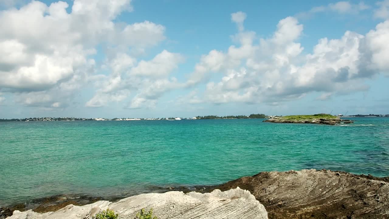 스페니쉬 포인트에서 바라본 대소리의 버뮤다, 왕립해군조선소, 북해안 해안선