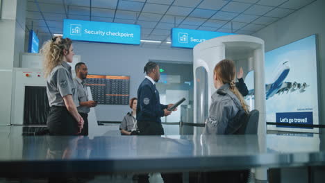 punto de control de seguridad del aeropuerto