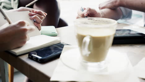 Closeup-hands-Business-people-meeting-in-cafe-using-digital-tablet-big-data