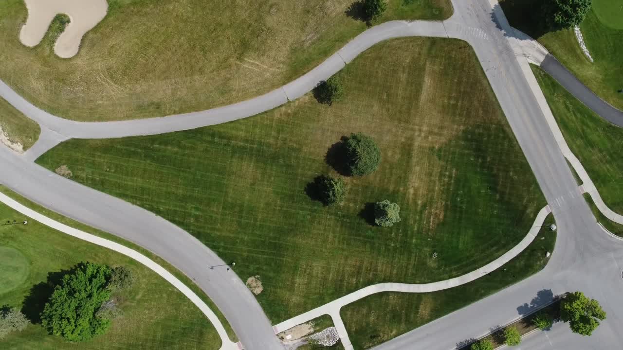 drones se extienden sobre el campo de golf