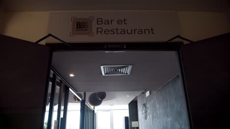 Entrada-De-Un-Bar-Y-Restaurante-Del-Balneario