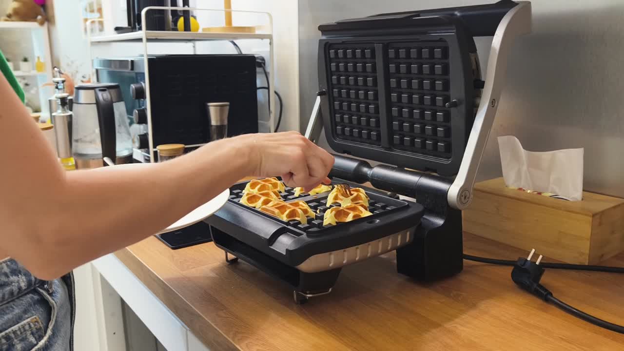 делать вафли