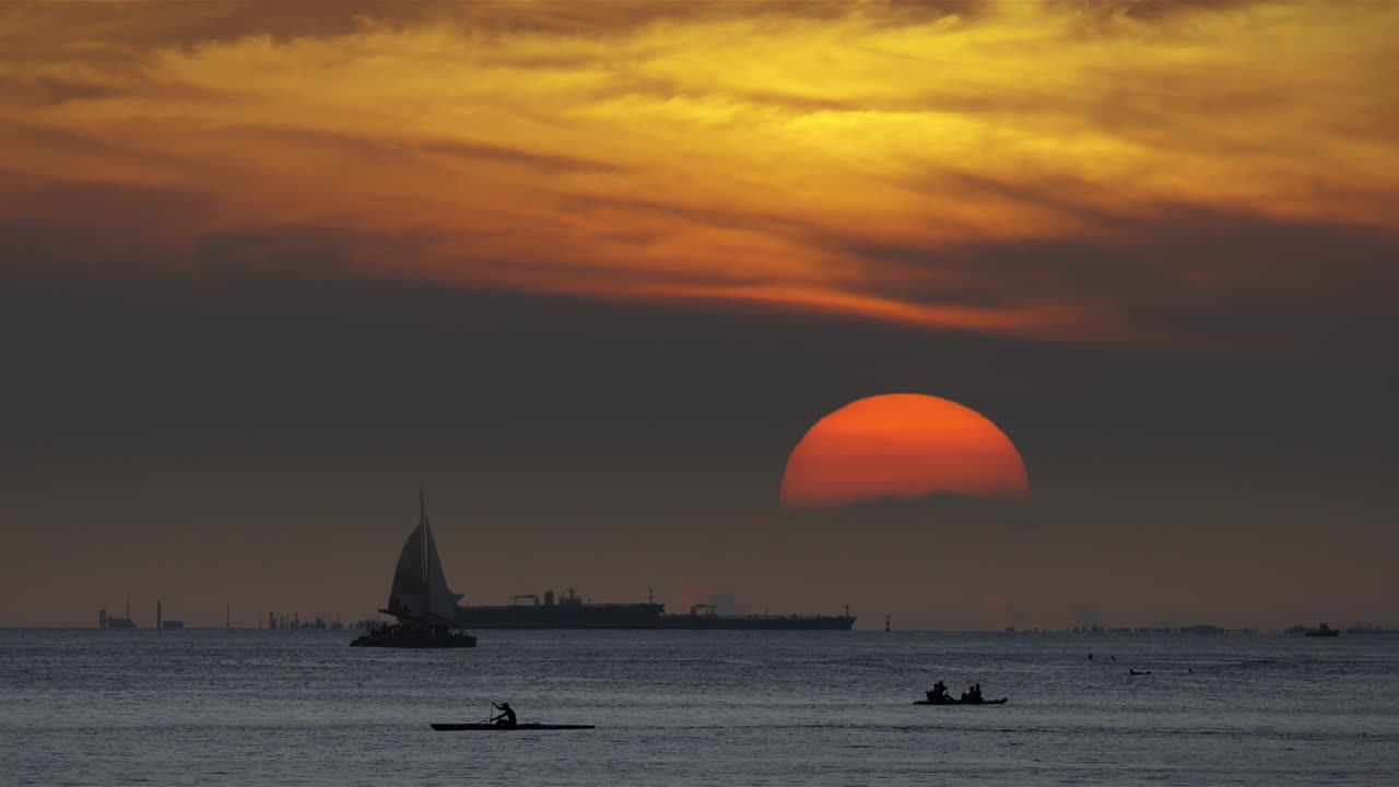 하와이 호놀루 의 와이키키 에서 해가 지는 것