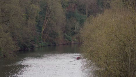 people rowing on the river wear in durham.