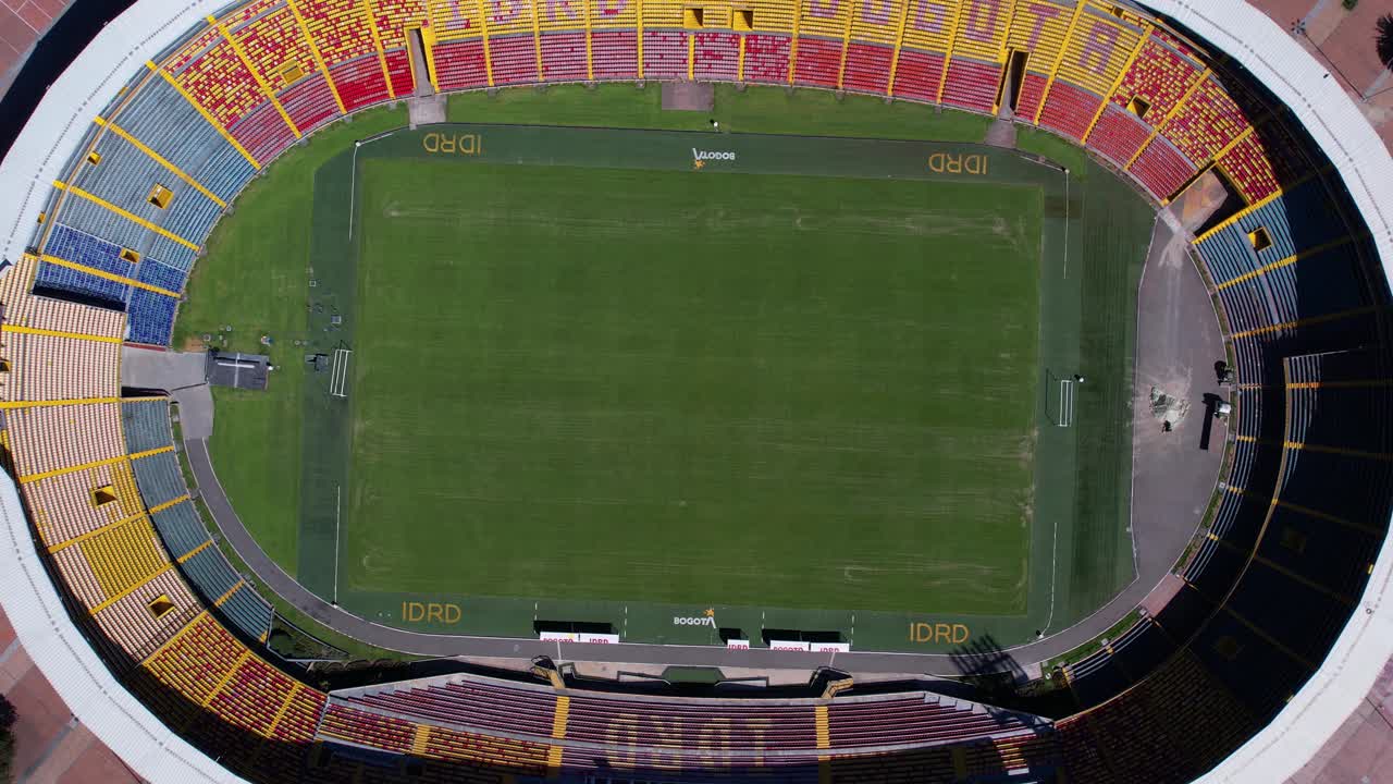 큰 빈 경기장 의 공중 사진