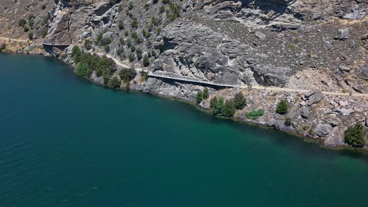 Scenic trail along Lake Dunstan offers adventure and breathtaking views