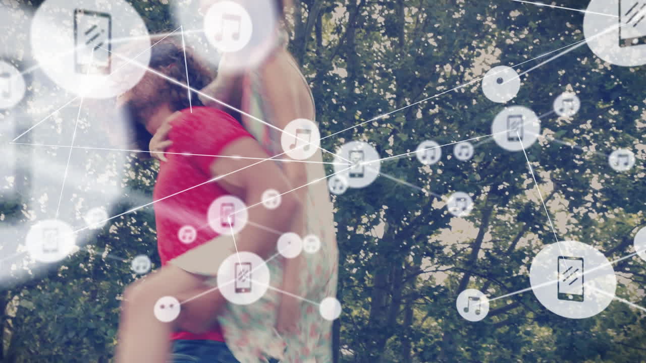 음악 및 소셜 미디어 아이콘 애니메이션을 통해 행복한 커플 야외